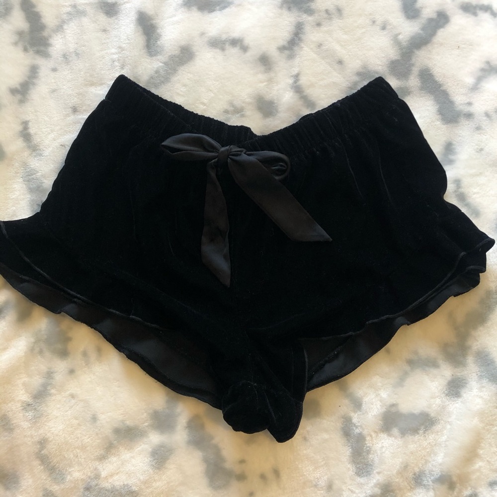 Victoria’s Secret Black crushed Velvet Ruffle Shorts. Size (S) Sleepwear - Picture 5 of 7
